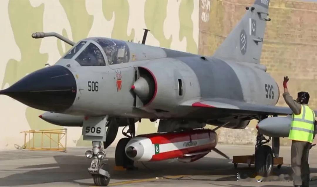 阿拉伯新闻1月3日报道，巴基斯坦空军宣布成功试射国产空射巡航导弹，显著增强国防实