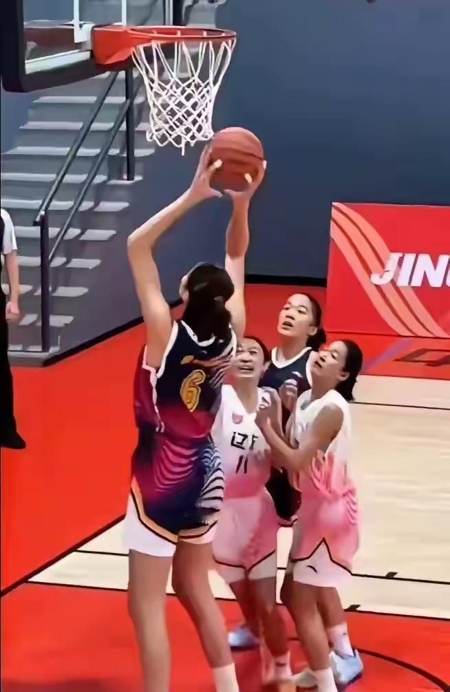 张子宇第二？14岁的曹熙琛在U14比赛中，轰出30+20的超大两双数据。细数一下