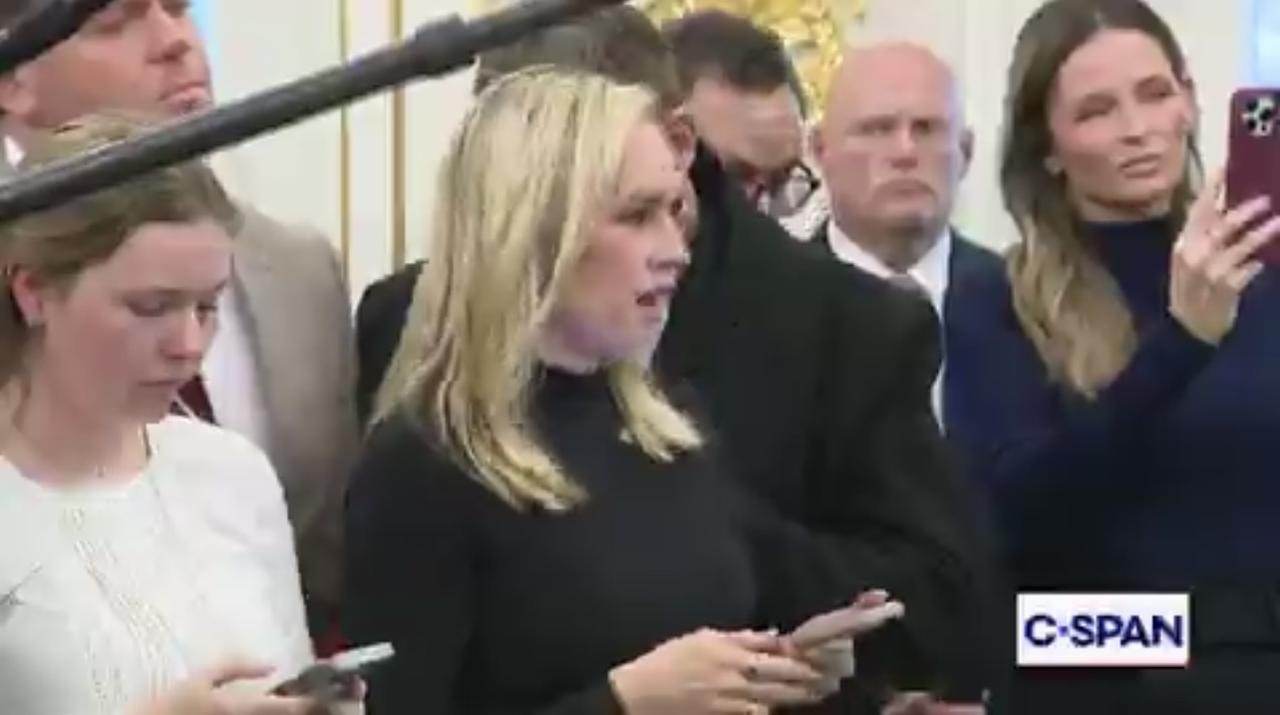 特朗普和马姆达尼在椭圆形办公室：

记者问：“你是在肯定你认为特朗普总统是法西斯