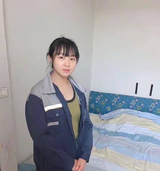 为了48块钱硬是加班到10点，本来8点就能走的。这年头谁不是为了碎银几两拼命，要