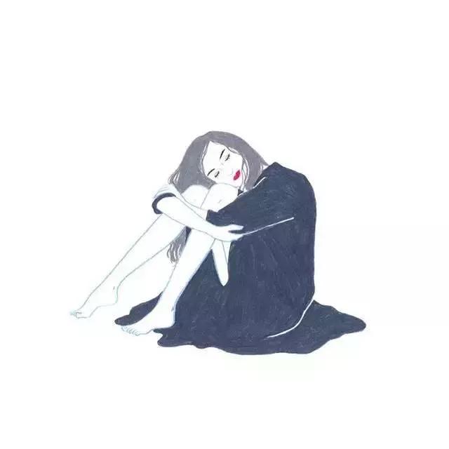 女人从车站回来就像一摊泥似的瘫在床上。她手机不看，饭不吃，水不喝，话不说，丢了魂