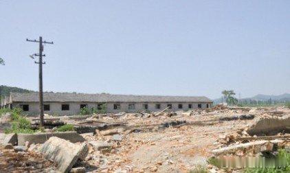 【宁波东钱湖畔梅湖牧场关闭】8月7日，位于东钱湖畔椅子岙的梅湖牧场全部搬迁，在关