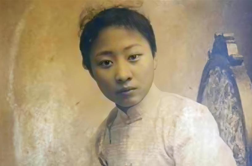 1925年，27岁露兰春照顾完57岁的黄金荣，便泛起恶心去洗手间干呕，擦完嘴巴，