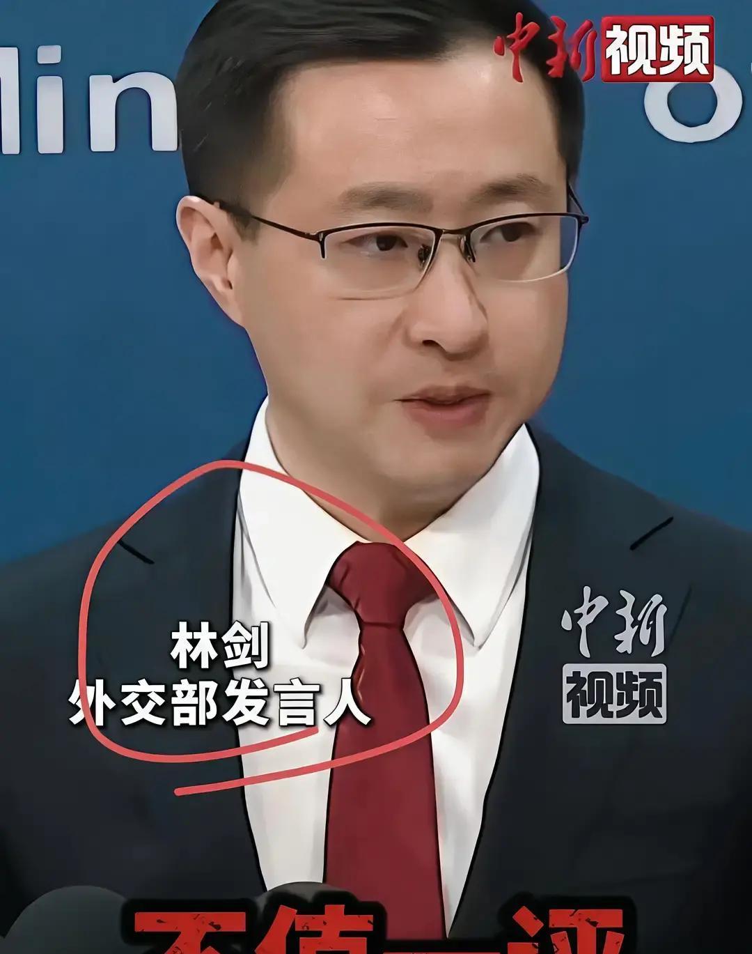 外交部发布会上这一幕，看得人天灵盖都通透了！

一场例行的发布会，空气突然降温。
