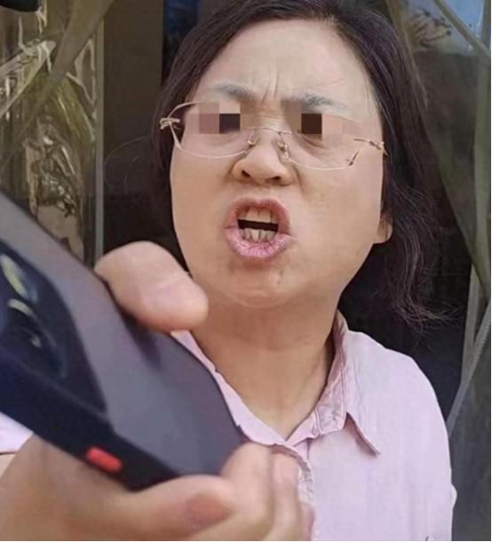 诬告80岁老人骚扰后续：官方硬核回应，女方发声，恶心一幕发生
 

三四天前的长