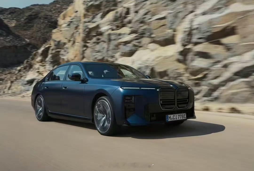 宝马最近保密做的不太行啊今晚北京宝马之夜才全球首发的全新7系外网又把官图提前漏了