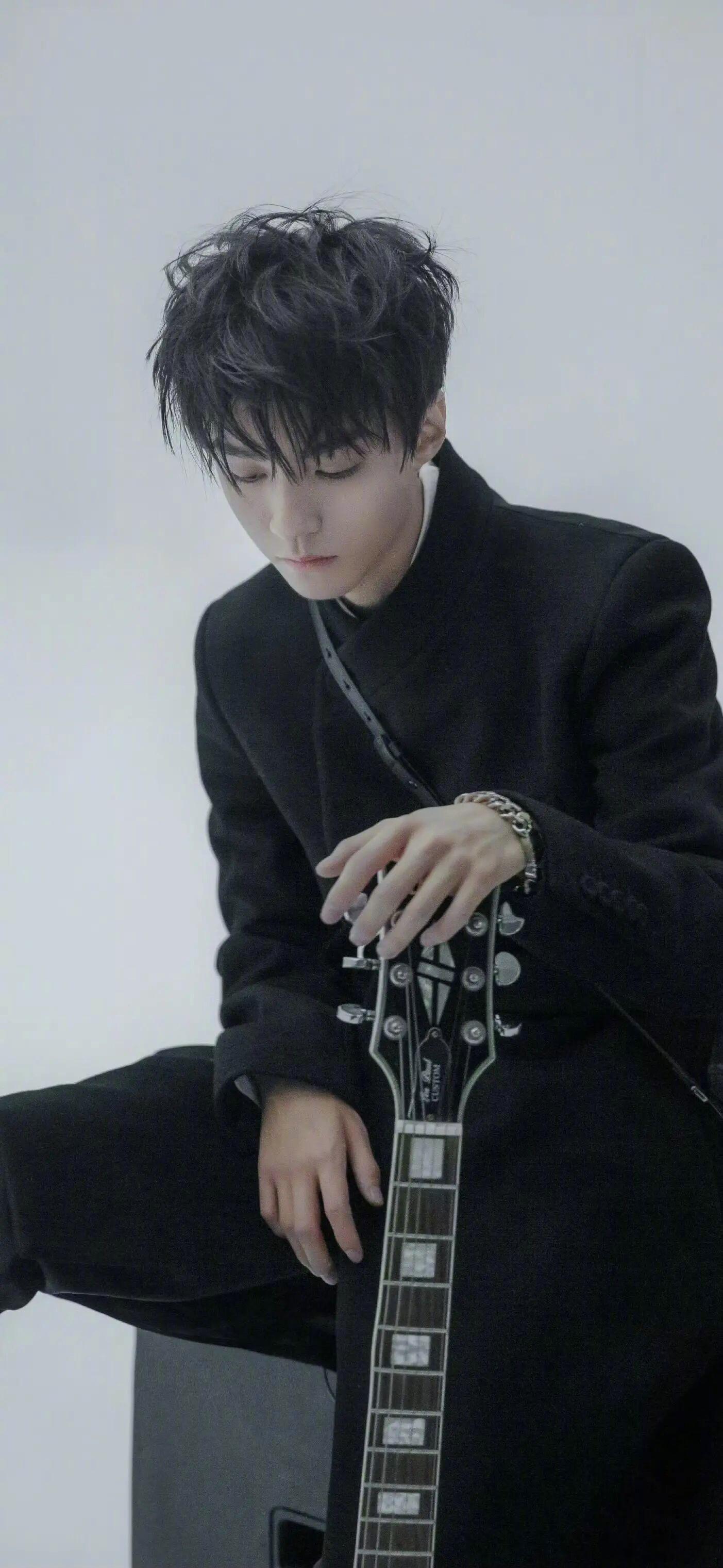 王俊凯伴手礼内娱宠粉天花板实锤！王俊凯重庆演唱会全员伴手礼，看台内场一视同仁，凯