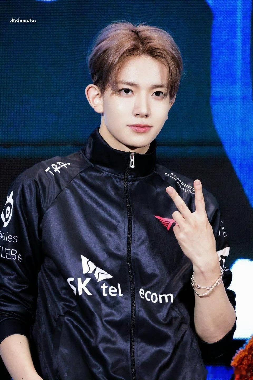 李羲承清爽感 不是刻意营造的少年感，是骨子里自带的澄澈干净，气质温柔又带着一点疏