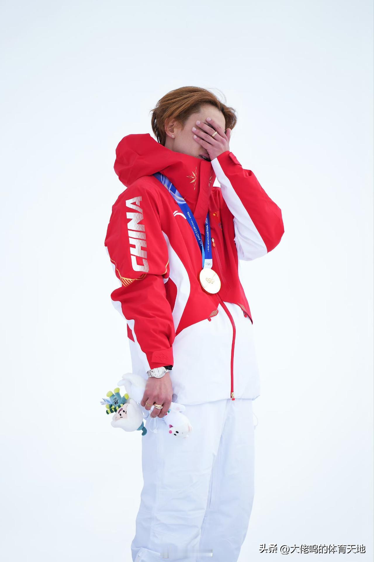 当之无愧，实至名归，形象好气质佳，妥妥的优质偶像，加上时不时还秀个恩爱活跃下气氛