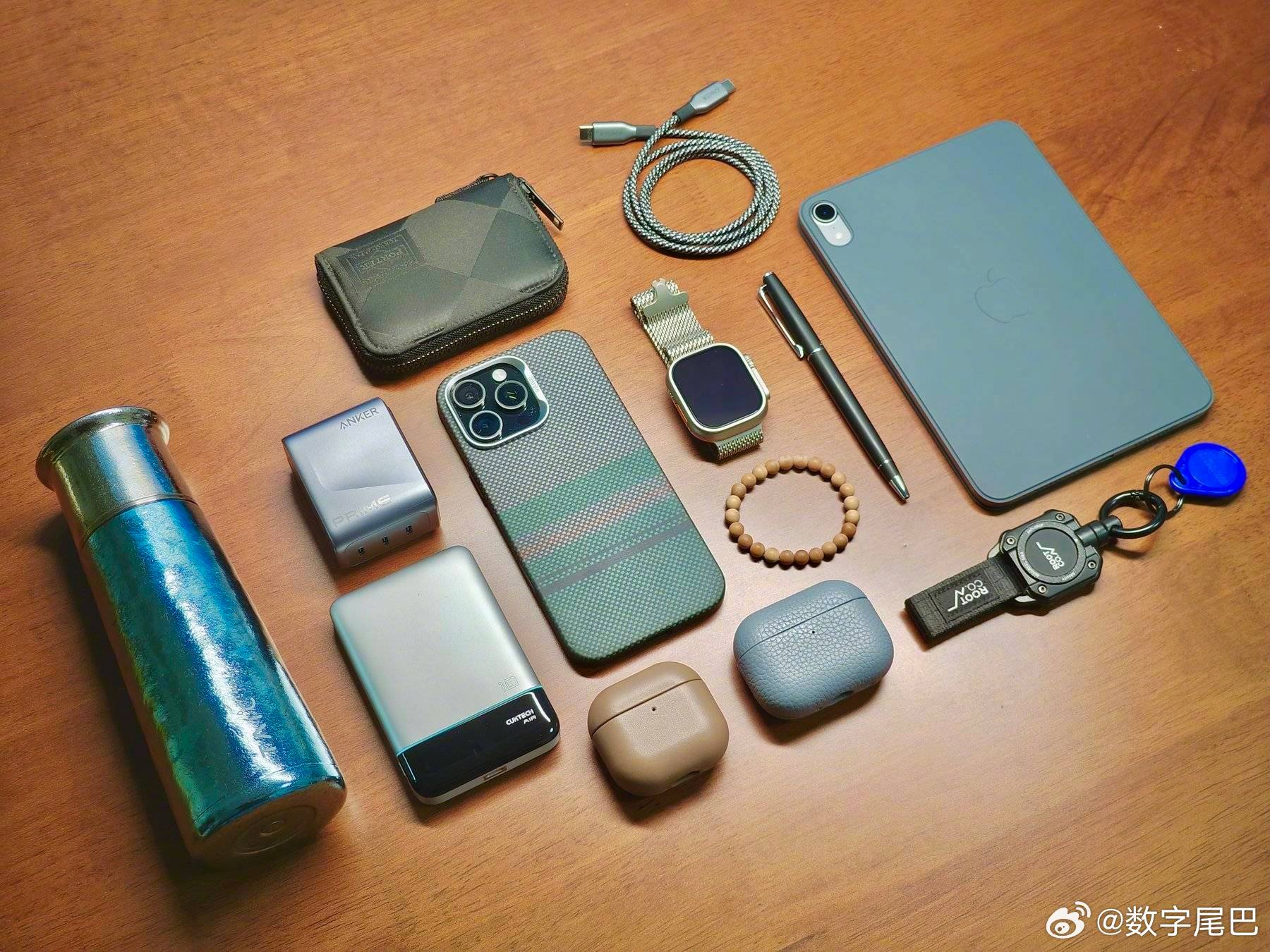 尾巴EDC 今天是休息日哦～出门了吗？1. iPhone 16 Pro Max 