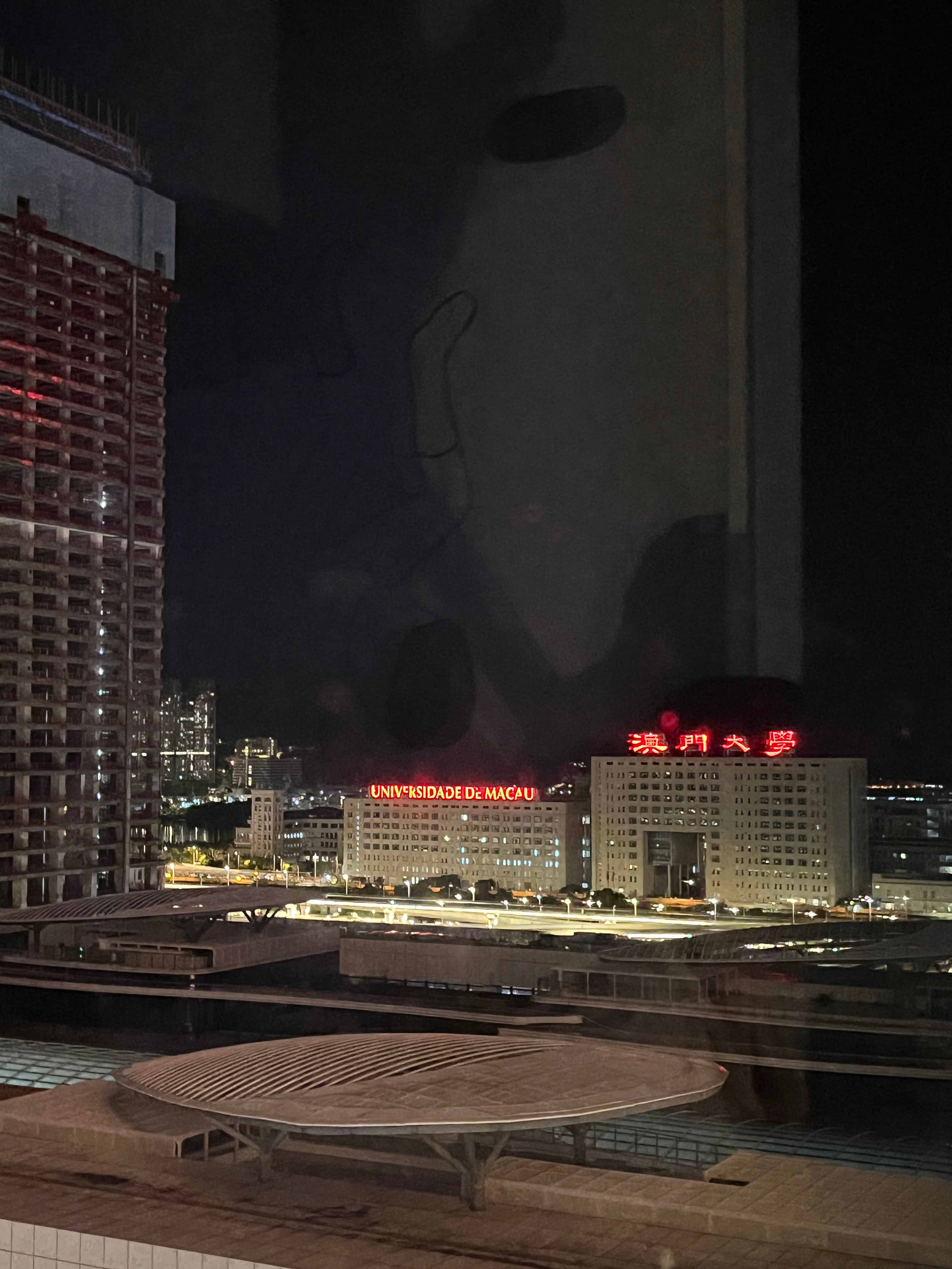 第一次对珠海到澳门的距离有实感，住的酒店房间对面就是澳门大学，真是近的离谱[允悲