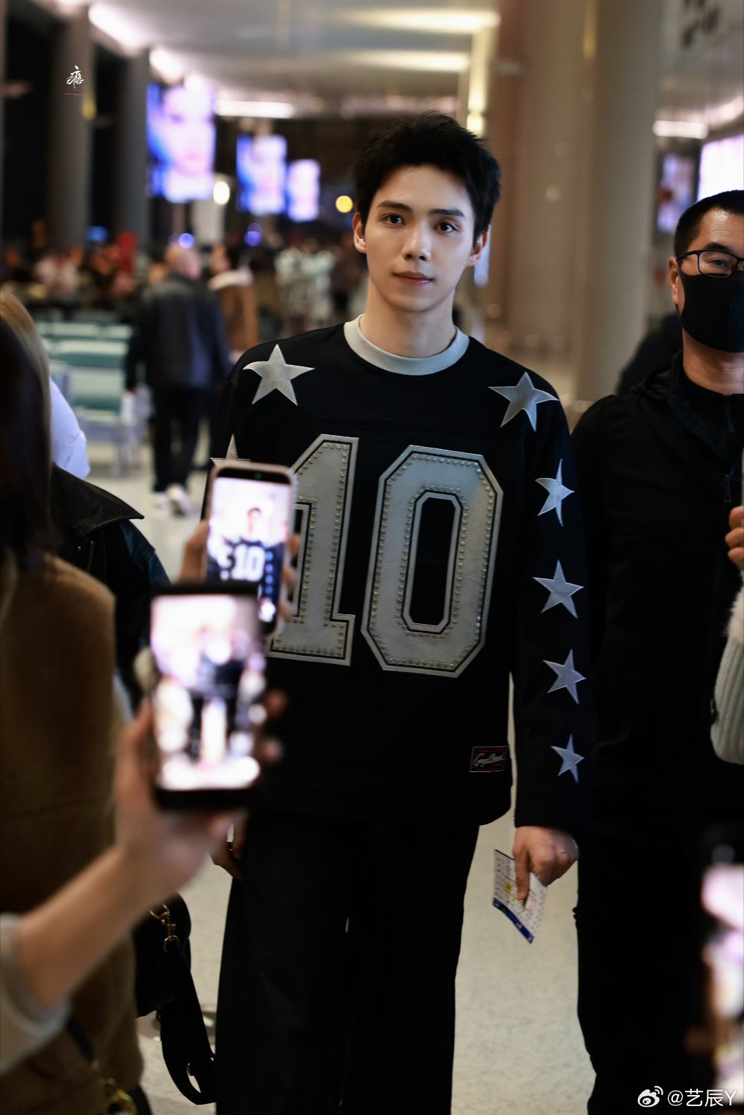 罗一舟二十有六山海任舟游 💚罗一舟霍旭 晚安一舟✨醒来万物皆是沉寂,唯有你是世