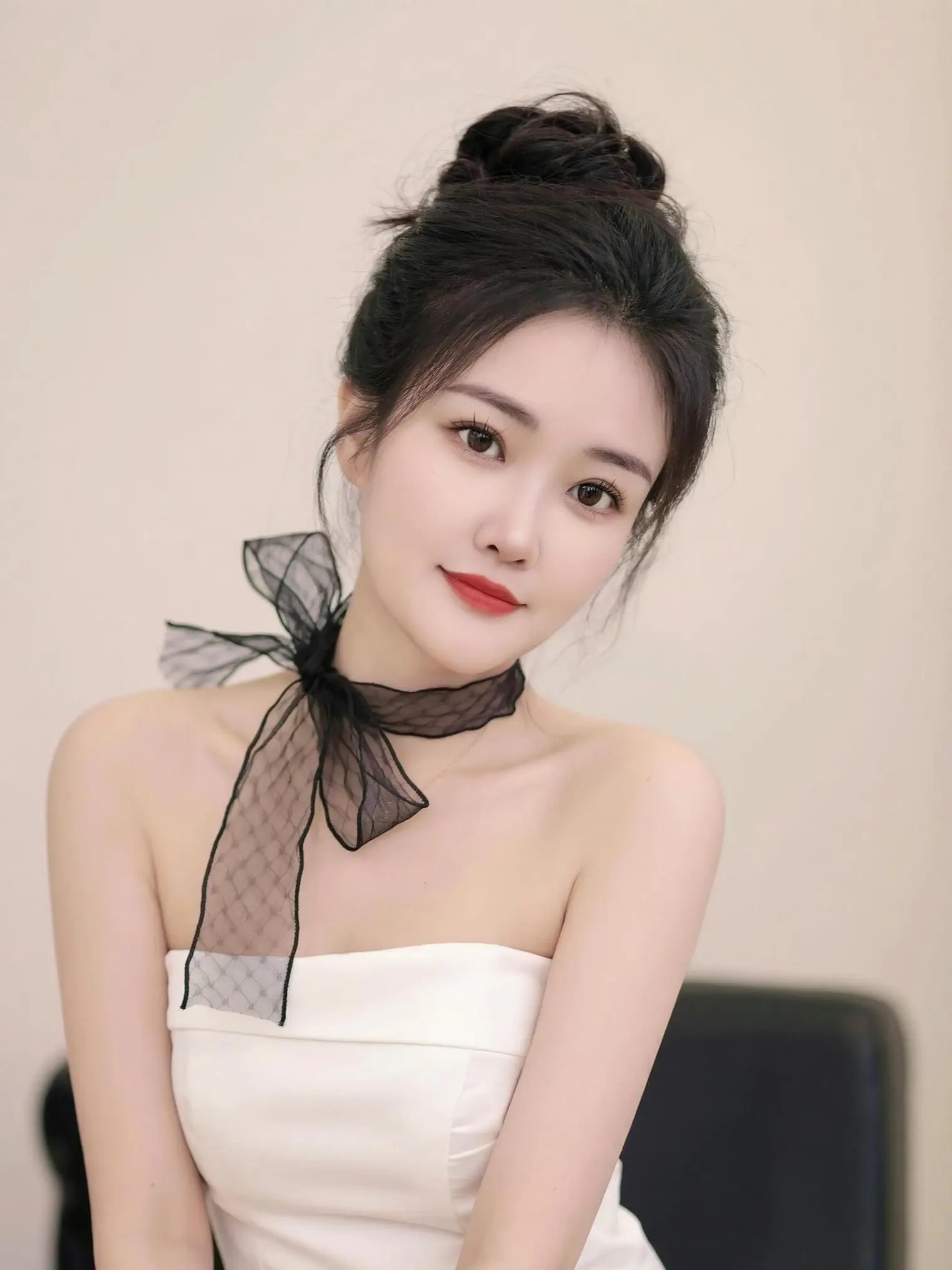 “远的从来都不是距离，      远的是人心，是权衡利弊”