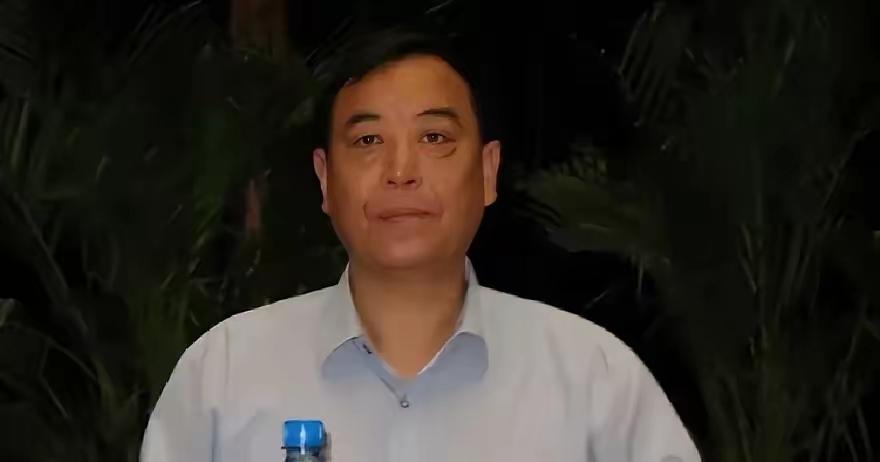 李民庆最后是平稳退休的，可真正把人心拧紧的，还是任长霞那场车祸。

说起来，李民