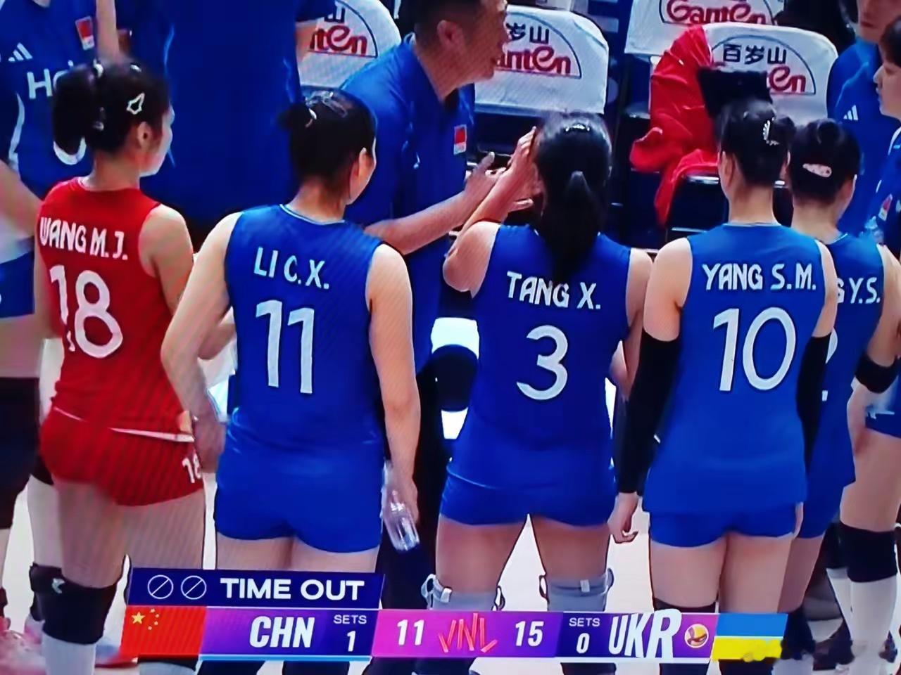 2026年7月9号世界女排联赛香港站的比赛，中国女排对阵乌克兰女排，第一局中国女