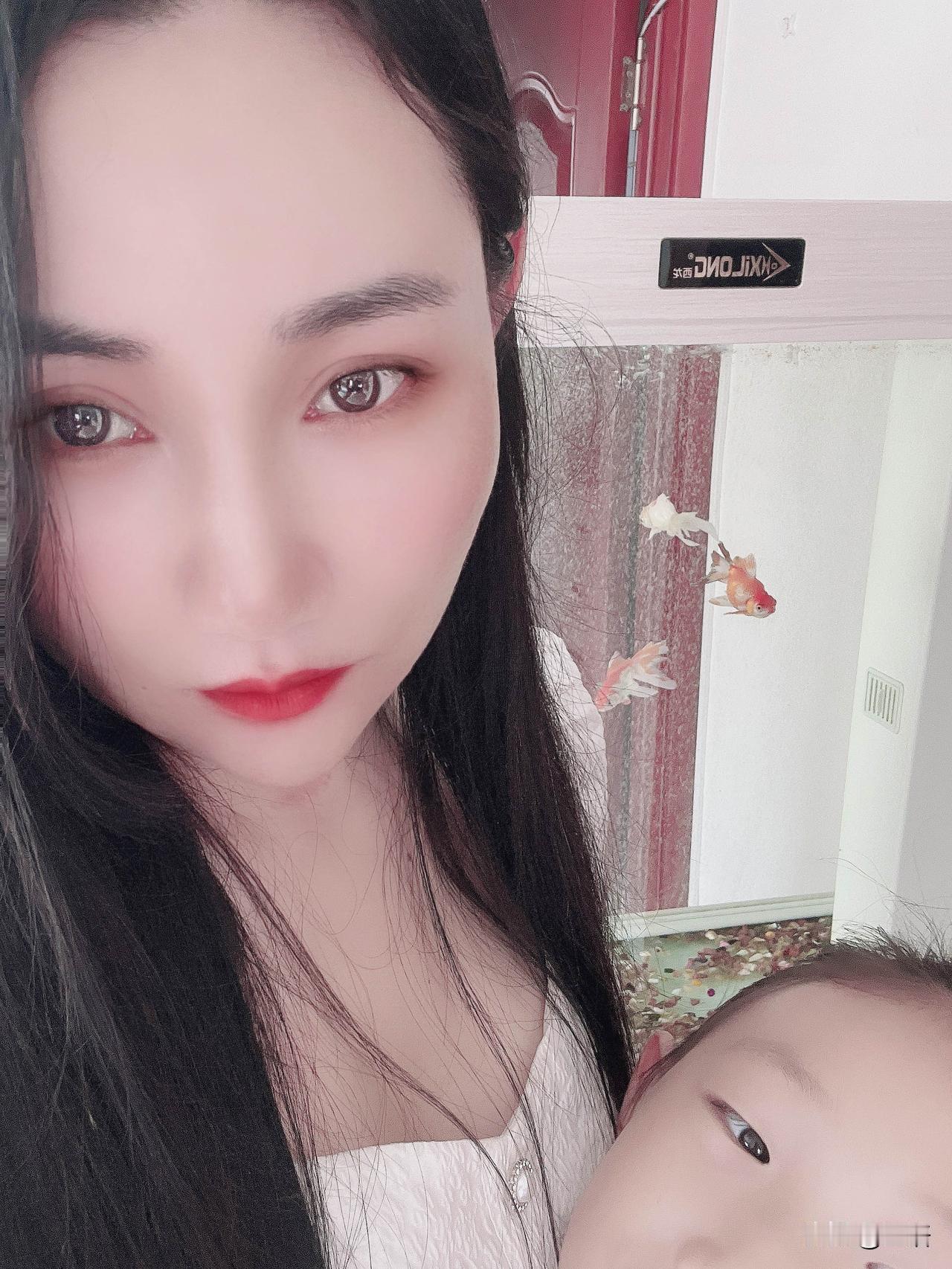 我和老公在一起十八年，我有精神问题，经常往死里打他，

但他从不还手也不骂我，尽