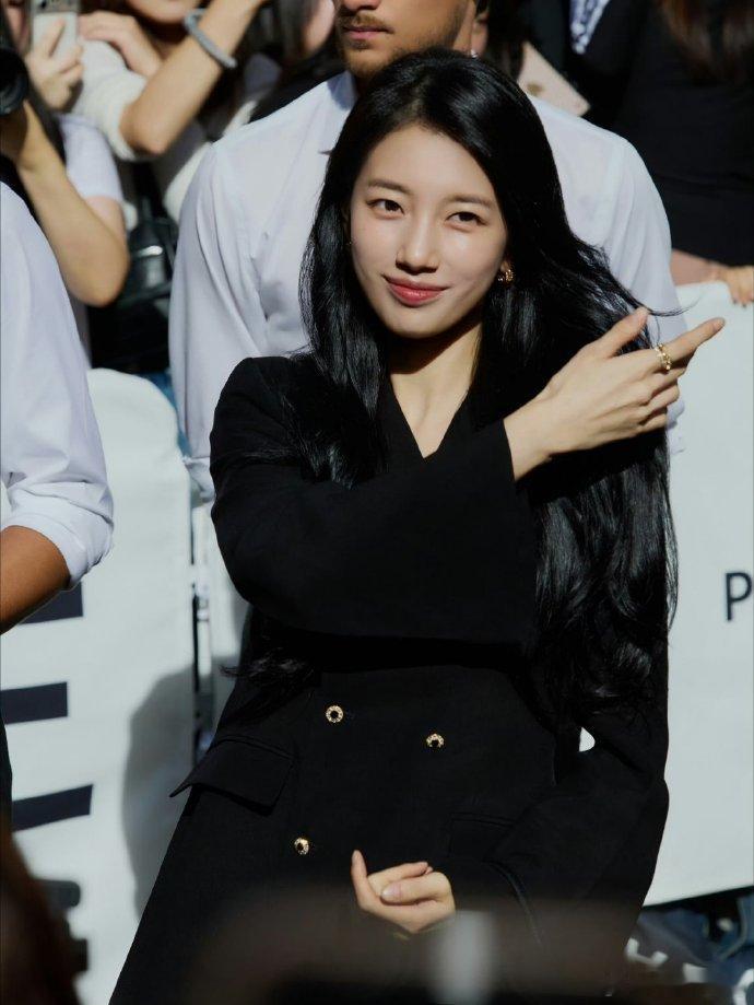 梁家辉裴秀智 黑道父女感沉稳大佬搭配冷感少女，一个气场压迫，一个安静藏锋芒，故事