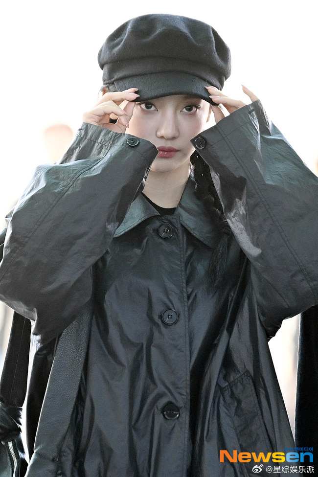 #宁艺卓双马尾look##宁艺卓allblack机场路透# 宁艺卓在仁川机场的双