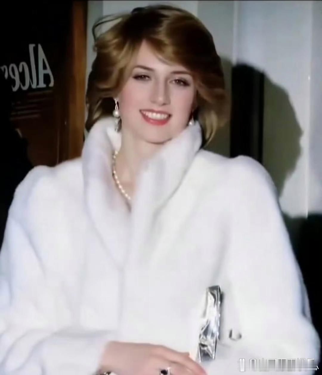 戴安娜倾国倾城，查尔斯为什么不爱？想不通 