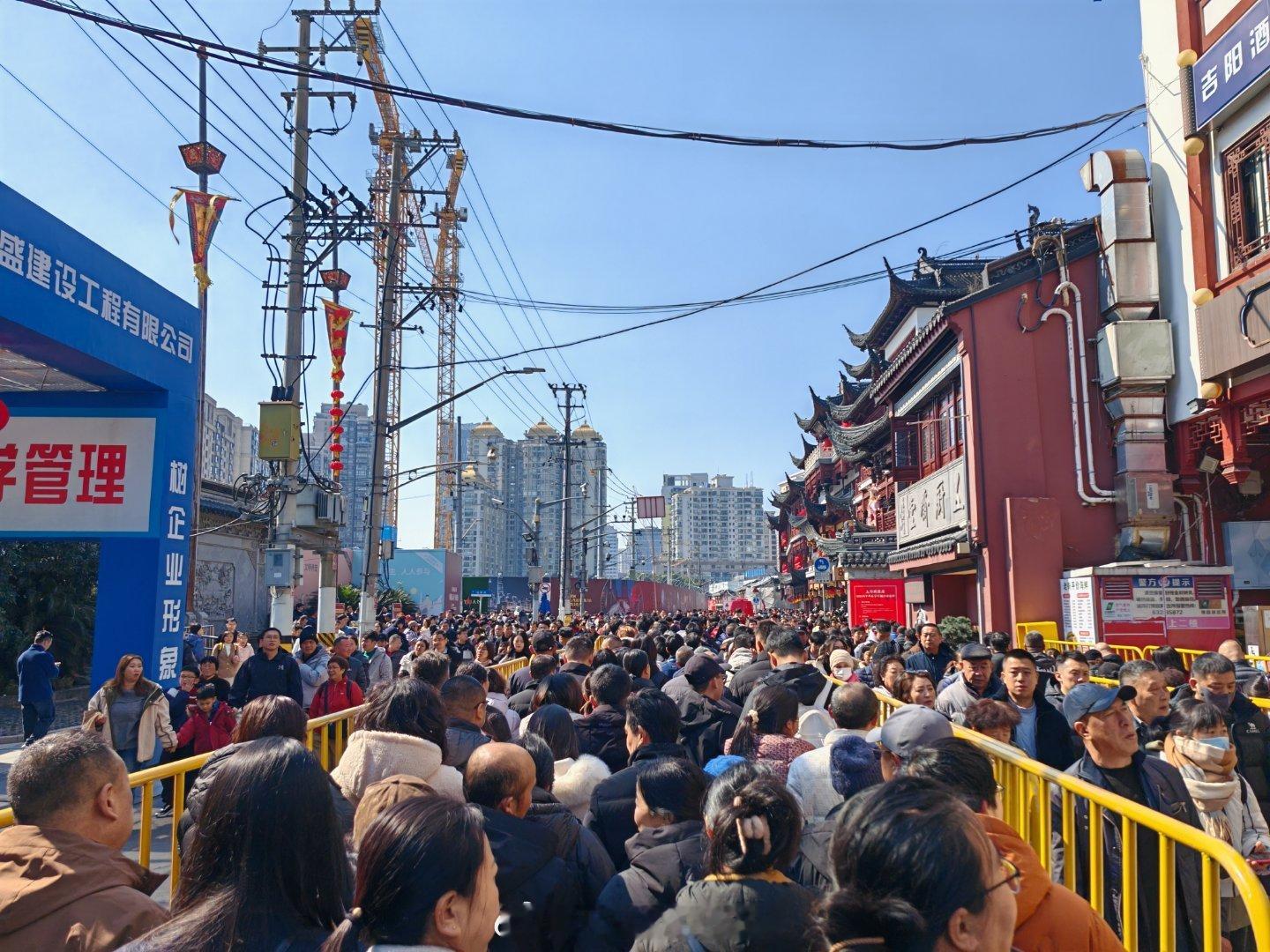 乡下人进城，感受到了人从众 上海·外滩