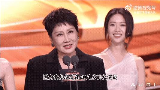 何炅考虑问题还是太全面了，一句话能让人感动半天。

今天的微博视界大会上，张凯丽