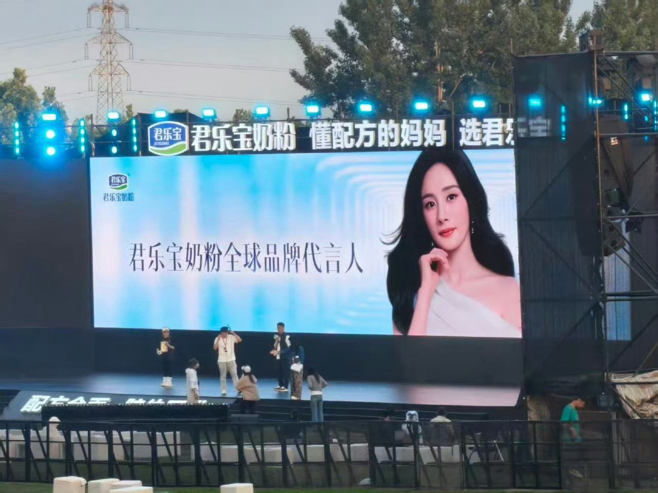 杨幂就这样🐮！又有代言title升级咯～ 