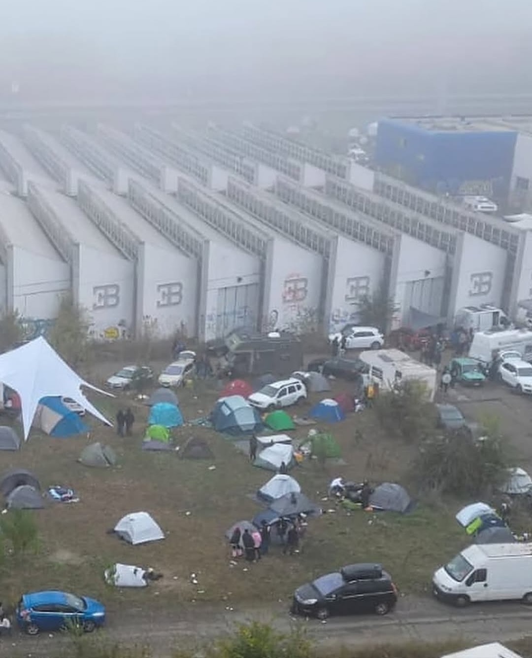 [衰]位于意大利坎波加利亚诺的布加迪“蓝色工厂”在今年的万圣节期间被非法占用举办