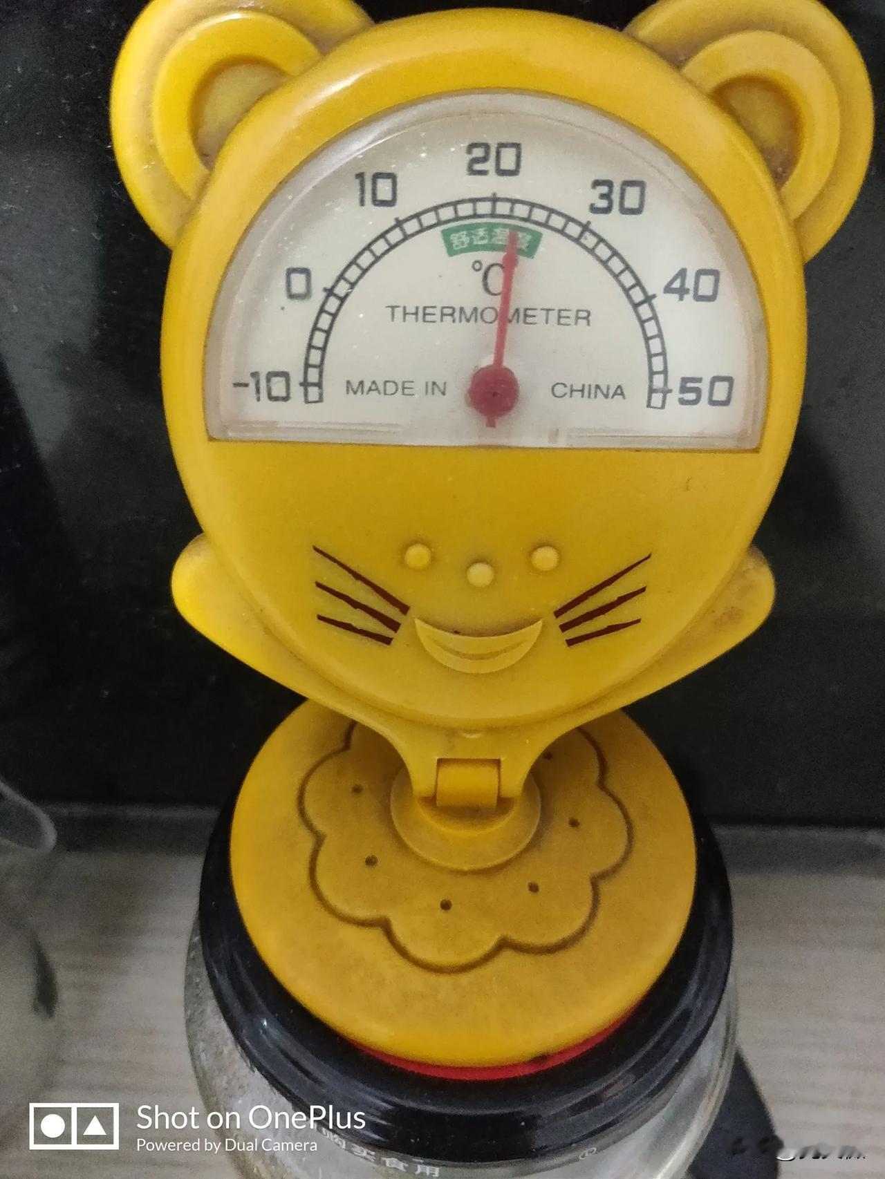 今天供暖是第10天，看了一下家里的温度，22度，今天潍坊市的天气最高11度，最低