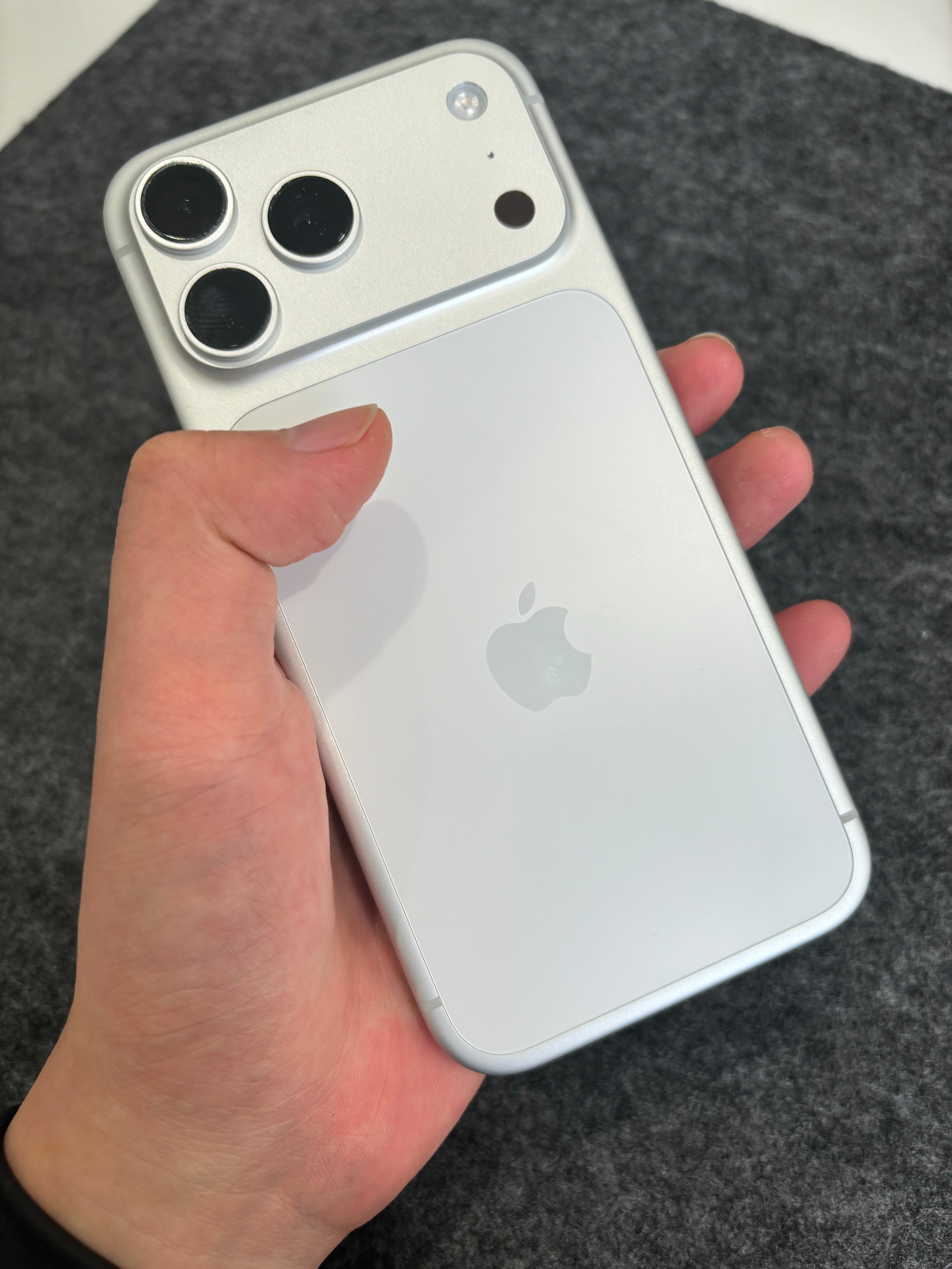 海南封关首日iPhone最高可减2140元这就是为啥很多人干代购的原因，左手倒右