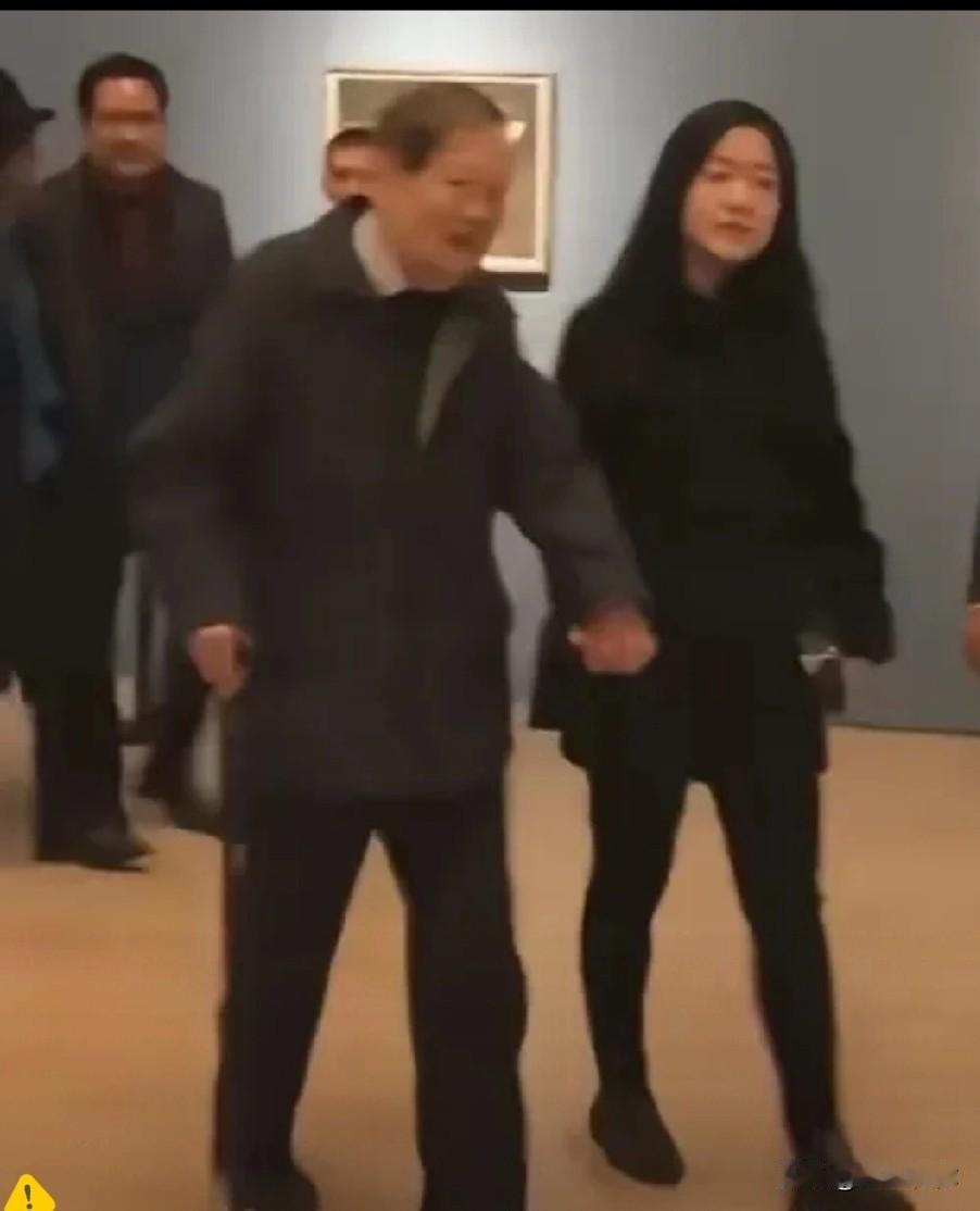 这段争议了21年的恋情在今天画上了句点
很多人无法理解这巨大的年龄差
可是我想说