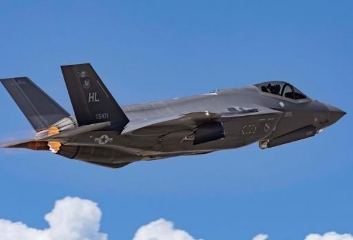 五角大楼的怒火被彻底点燃了！美国空军的F-35王牌教官，竟然跑到中国去“打工”！