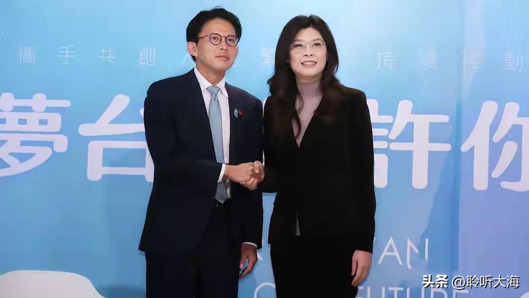太扎心了！多少人盼着蓝白能成，结果3月18日下午刚签完协议，当天晚上就被柯文哲一