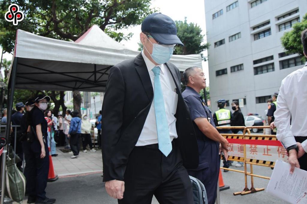 端木正认罪求轻判。
卷入前民众党主席柯文哲政治献金案的会计师端木正，相关二审程序