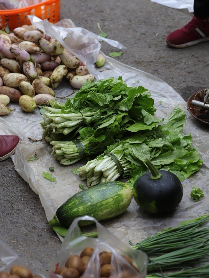“少逛互联网 多逛菜市场” ​​​