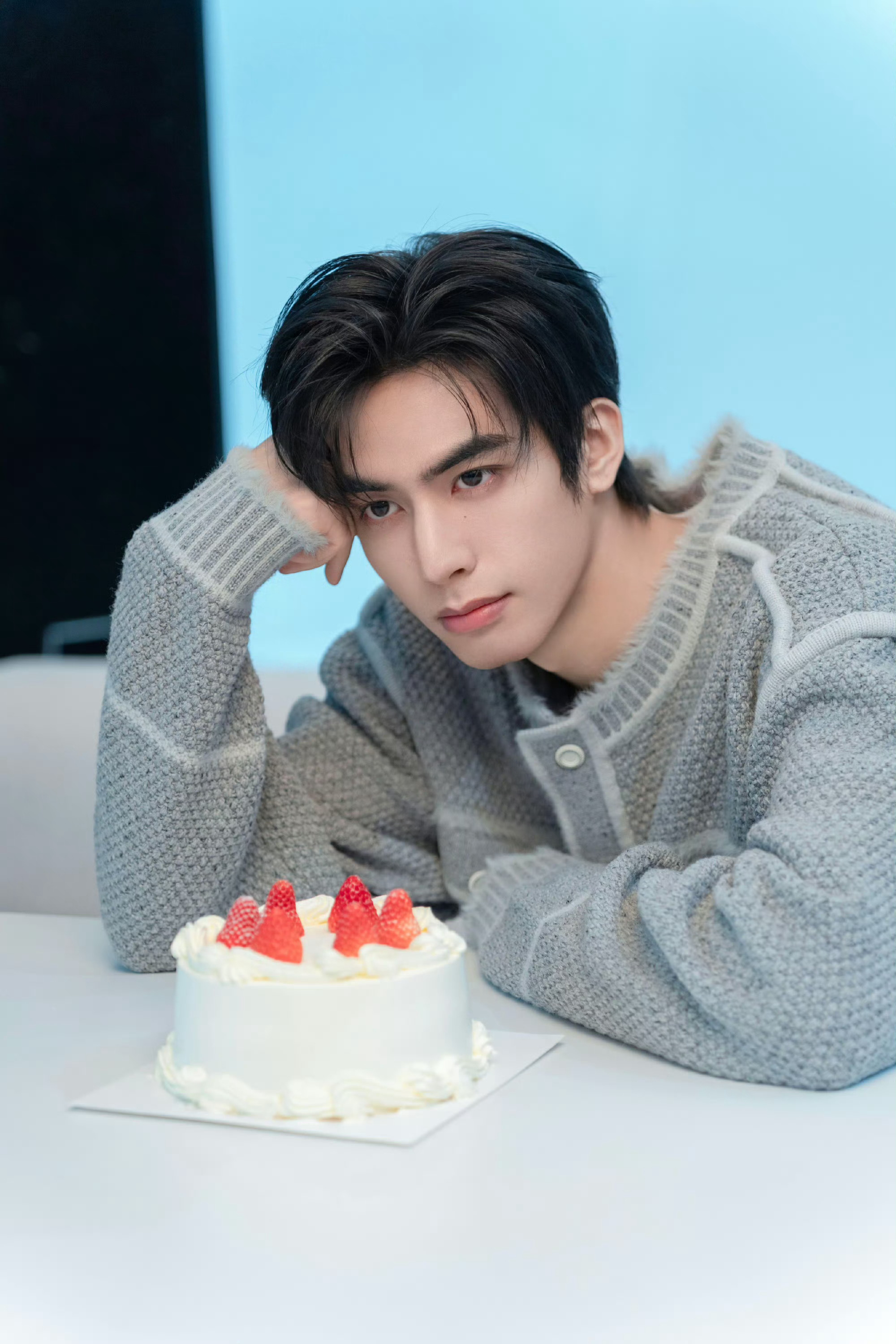 祝宋威龙 龙龙27岁生日快乐，所愿皆所得，好戏不断，一路生花💙 