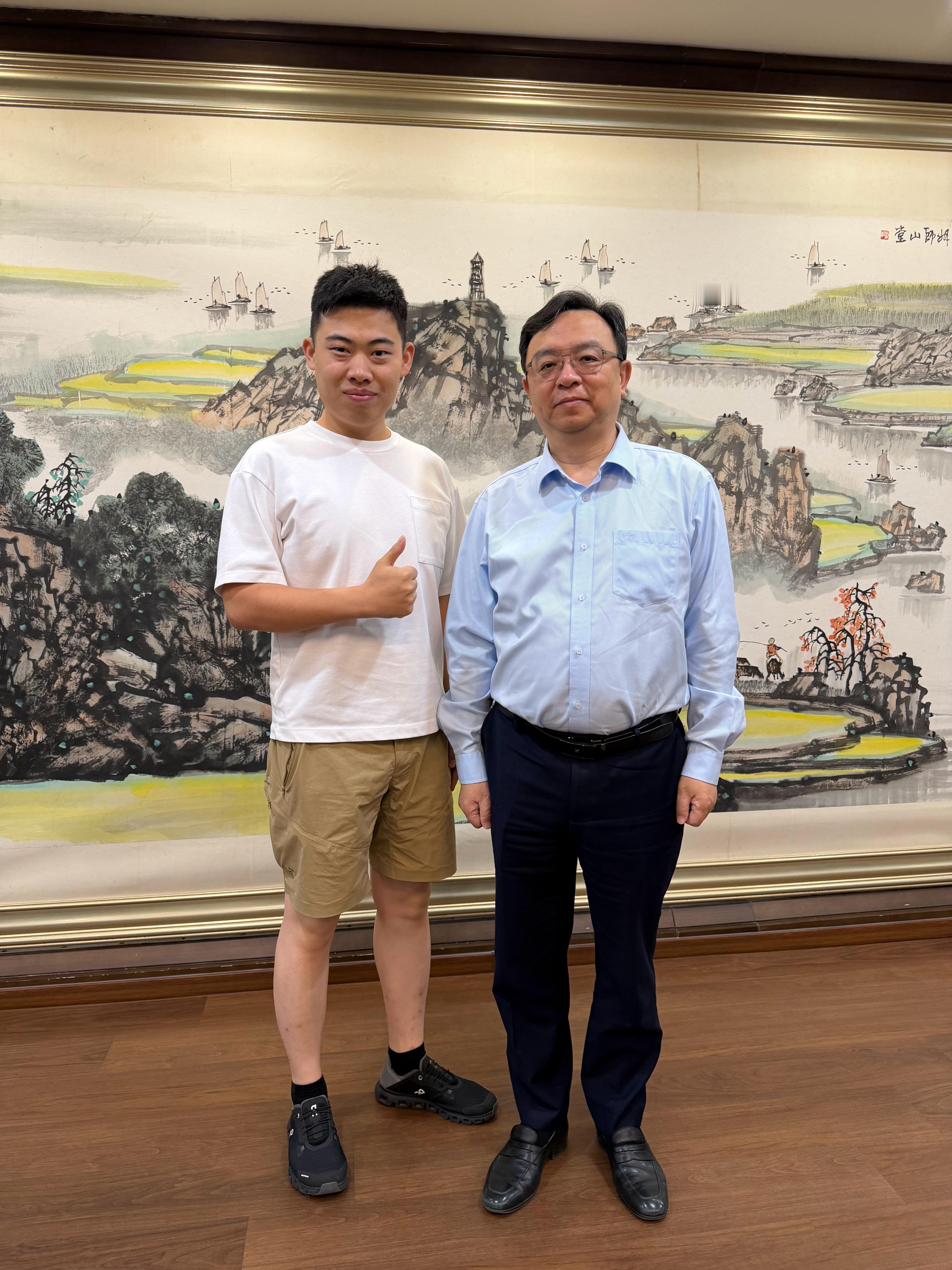 没想到今天我也追星成功，和 王传福总 合上影了[偷笑] ​​​