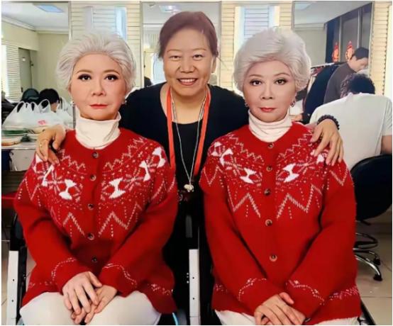 春晚那个花了70万、跟蔡明一模一样的机器人，你以为演完就塞进仓库吃灰了？这事还真