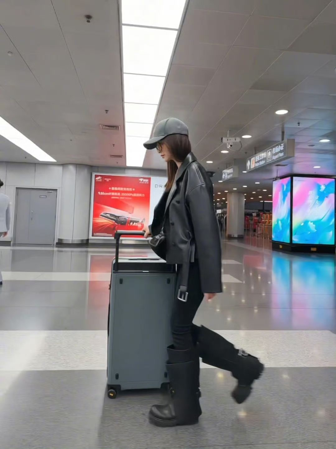 李小冉希望初舞台别摔跤✨第一次站在初舞台就放话“目标是不摔跤”，李小冉这反差萌真