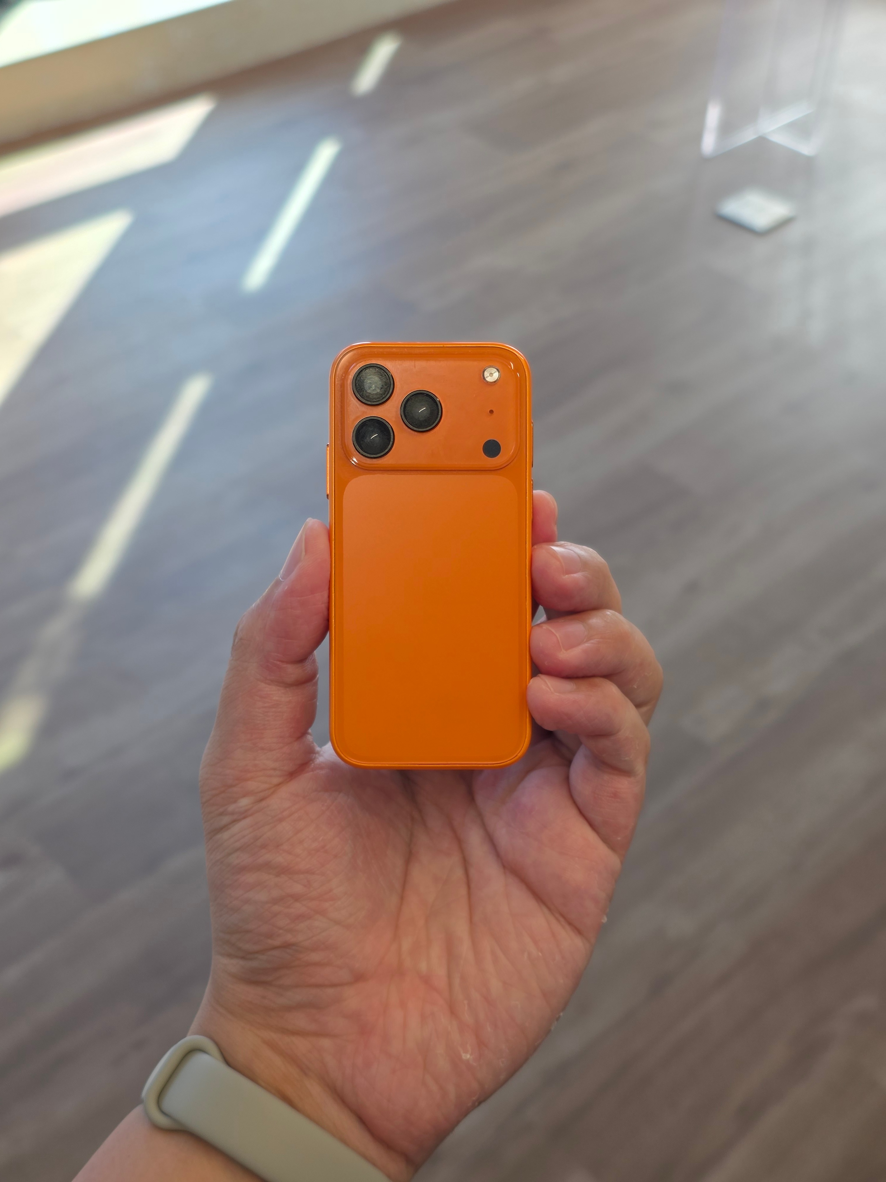 iPhone 17 Pro Max mini橙色版本，可还行？[哆啦A梦吃惊] 