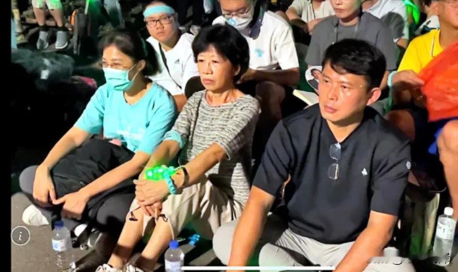 民众党主席柯文哲被关在台北看守所已经满一个月了，柯粉小草昨下午申请“铁草集结，宁
