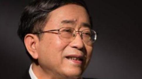 在一次青歌赛上，主持人问一位歌手：“小桥流水人家”的下一句是什么？结果这位歌手的
