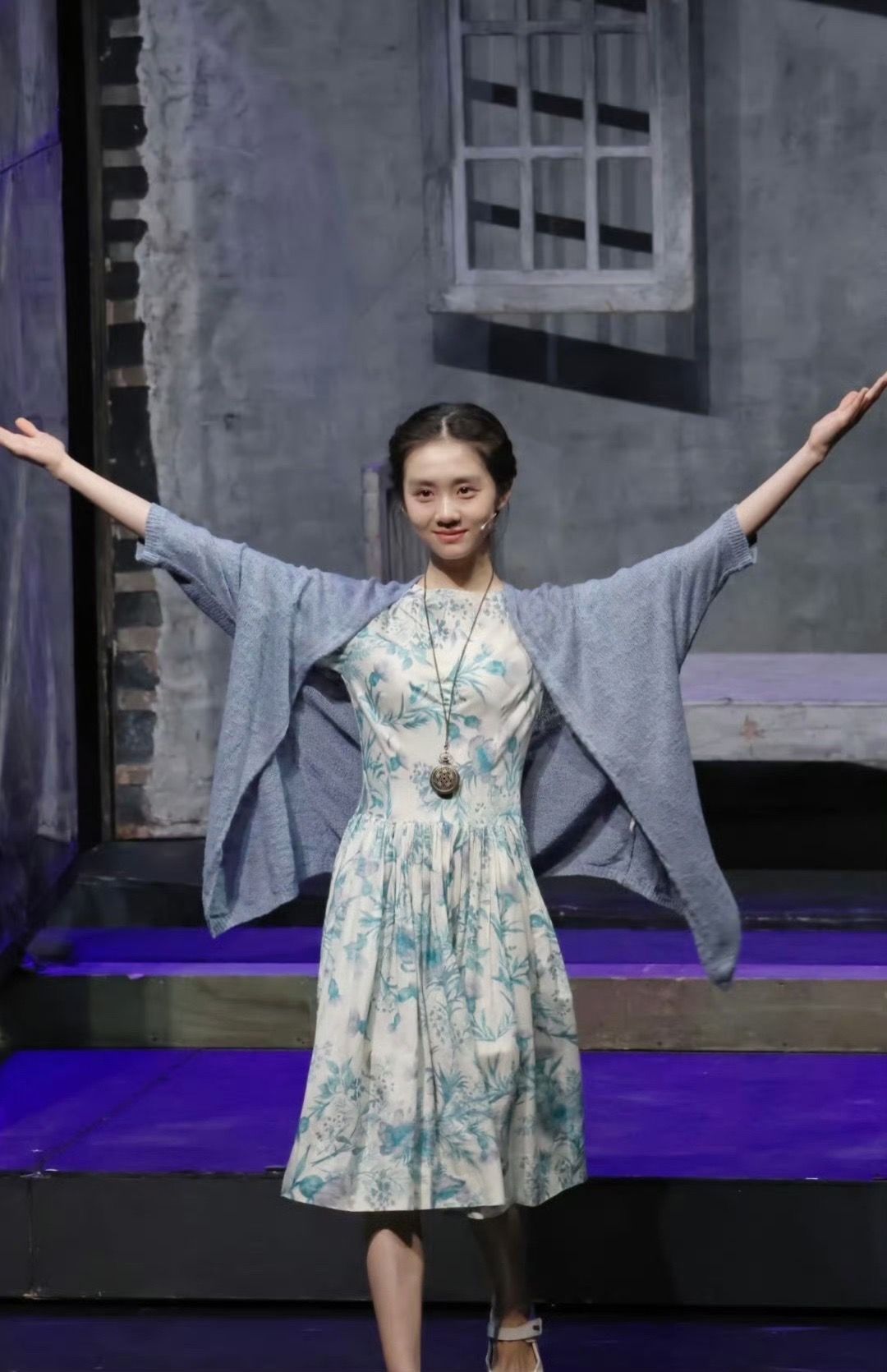 如果忧郁是种天赋，黄多多真的可以进军演艺，自带这种与生俱来的文艺感和忧郁感神了 