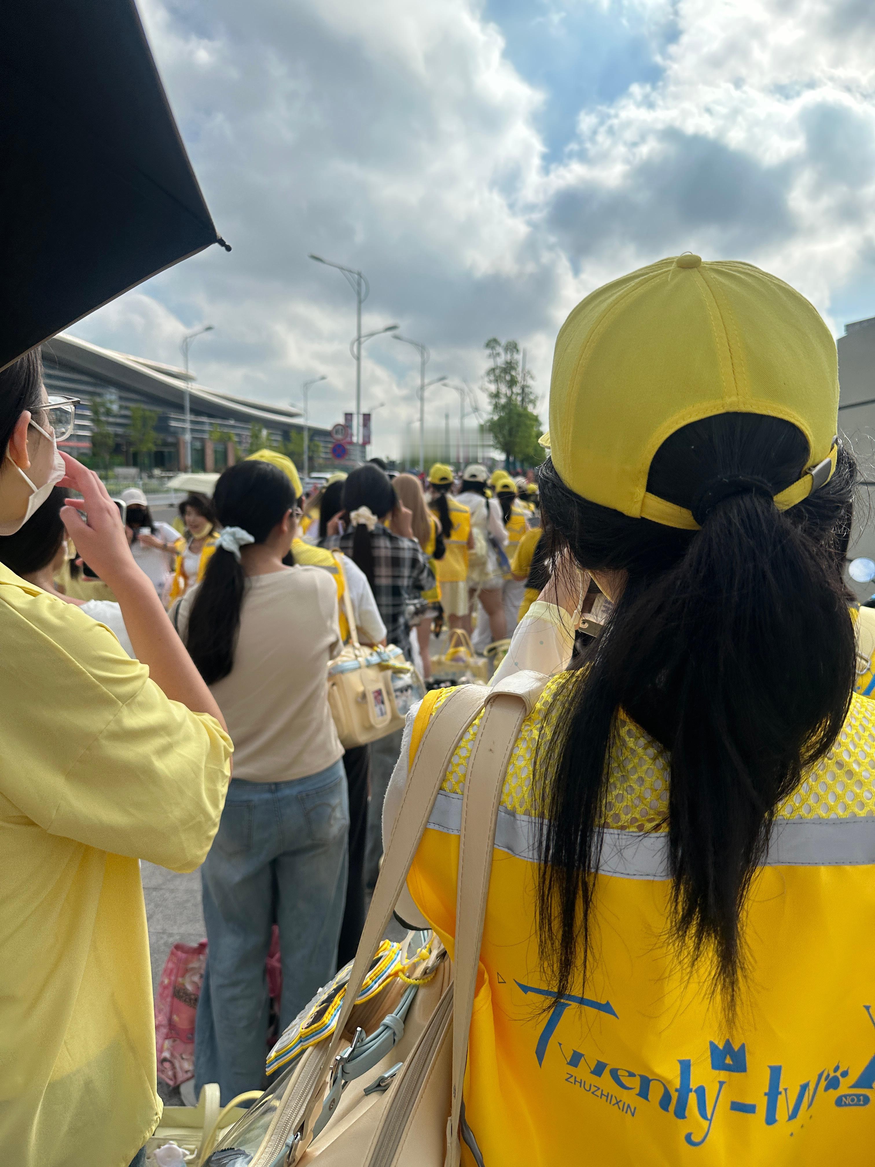 朱志鑫二周年演唱会人气8月25日徐州奥体中心，线下几乎全部都是c位队长朱志鑫的粉