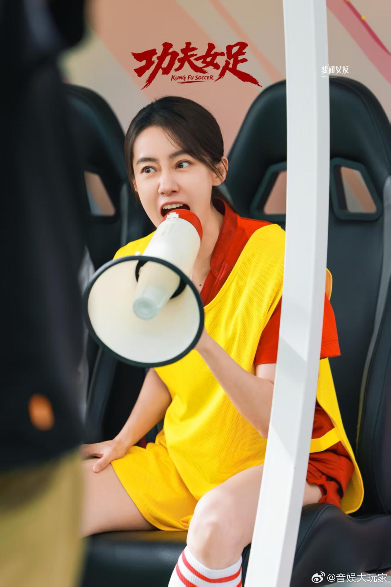张小斐说双双像刺猬张小斐在采访里把双双分析透了——刺猬一样的性格，刺是对外的，柔