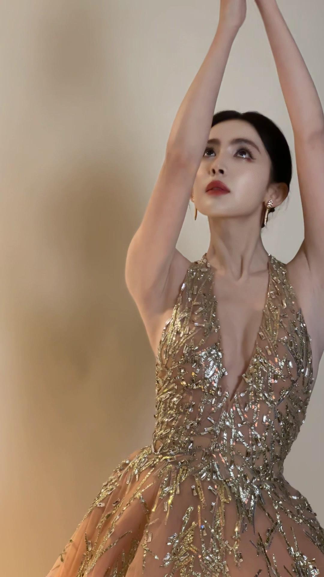 娜扎：化身优雅公主，身姿尽显