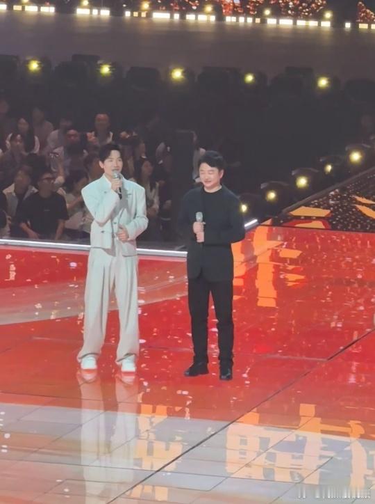 #陈楚生歌手2025官宣首发# 陈楚生作为《歌手2025》首个官宣的歌手出现了，