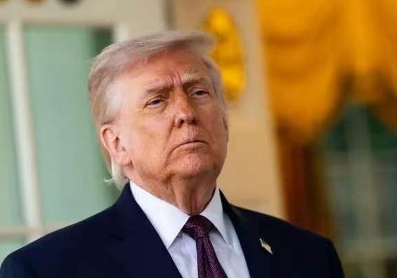 太意外！美国民众集体“发声”中国，白宫明显有点坐不住了，民意变化来得太快，这段时