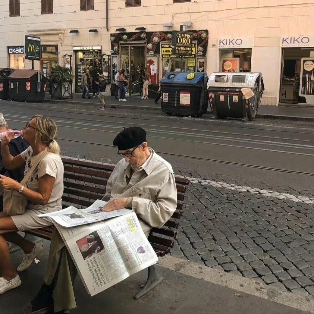 人们为了自己不被审判，就匆匆忙忙地审判别人。｜加缪 