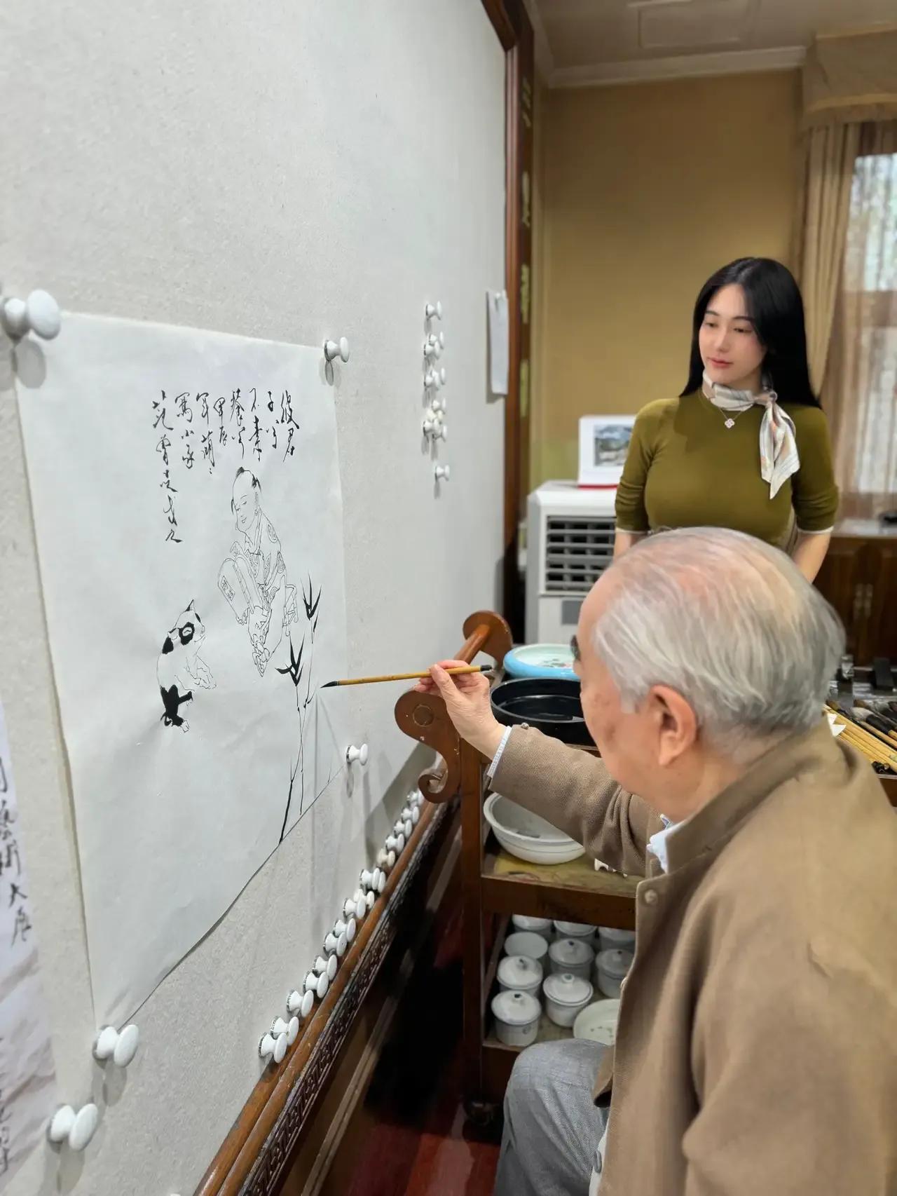 著名书画艺术大师范曾，梅开三度，声明与年轻漂亮的徐萌女士喜接连理，成为艺术界佳话