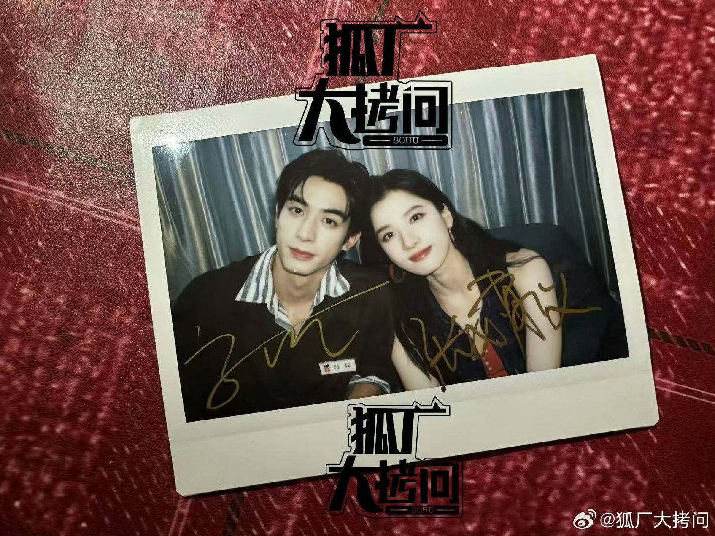 宋威龙张婧仪拍立得合照宋威龙张婧仪拍立得合拍 好搭好配 